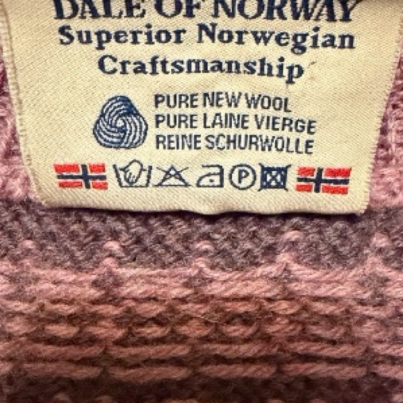 Dale of Norway Vintage Dale Classic Mauve, Ivory, Plum Cardigan (1988-1996). - Picture 14 of 15